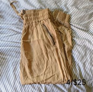 4/$25 item Camel baggy casual pant